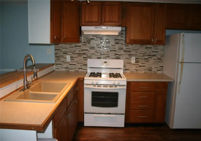 3rd image of 13 Old State Rd, Key Largo, FL 33037 | MLS# A12020351