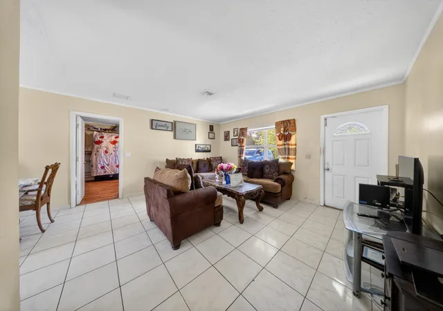 Photo 3 of Single family home for sale at 2805 Brantley Rd, Fort Pierce, FL 34981 | MLS# B26030047 | Listing updated on 2026-09-23