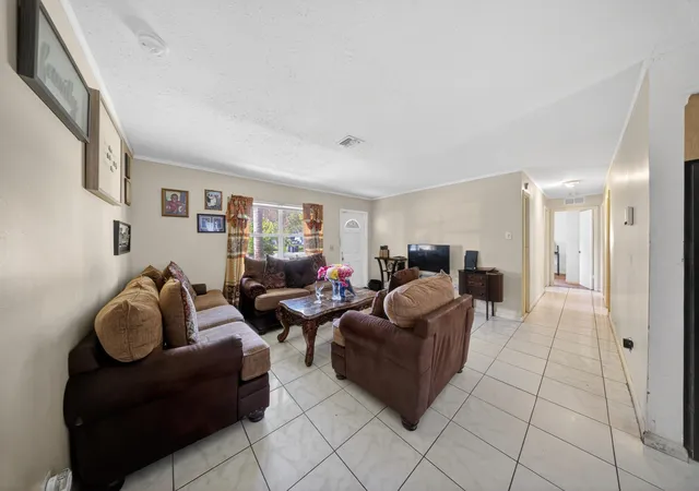 Photo 4 of Single family home for sale at 2805 Brantley Rd, Fort Pierce, FL 34981 | MLS# B26030047 | Listing updated on 2026-09-23