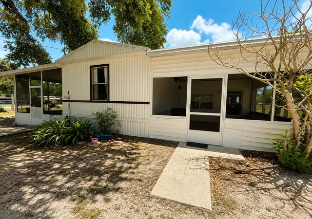 2nd image of 482 Palmetto Ave, Labelle, FL 33935 | MLS# B26030154
