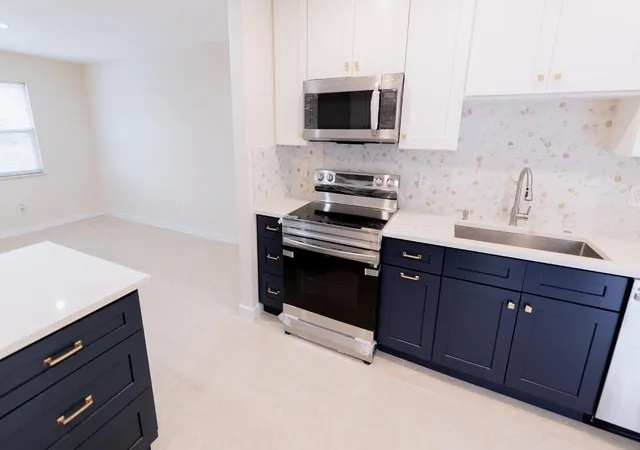 Photo 4 of House for sale at 1867 Windsor Dr, North Palm Beach, FL 33408 | MLS# B26030229 | Listing updated on 2026-09-23