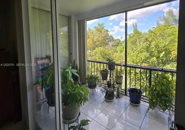 5th image of 3660 Inverrary Dr #3T, Lauderhill, FL 33319 | MLS# A12020751