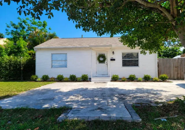 Photo 1 of Single family home for sale at 618 Hunter St, West Palm Beach, FL 33405 | MLS# B26030331 | Listing updated on 2026-09-23