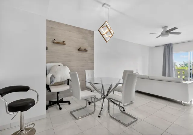 2nd image of 4330 Hillcrest Dr #302, Hollywood, FL 33021 | MLS# B26030343
