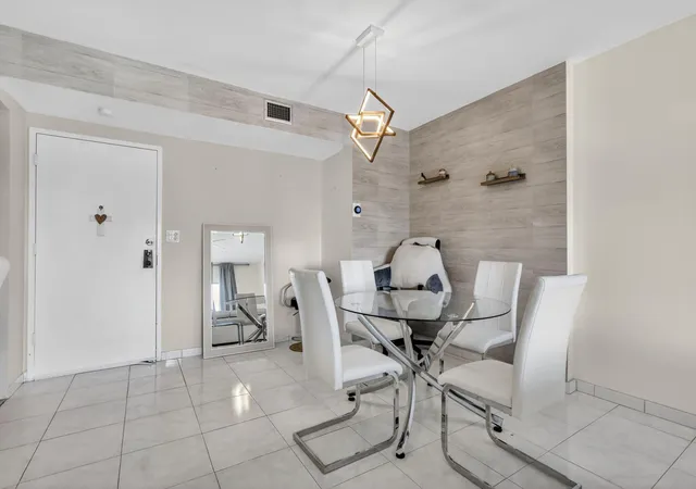3rd image of 4330 Hillcrest Dr #302, Hollywood, FL 33021 | MLS# B26030343