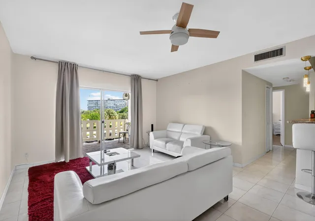4th image of 4330 Hillcrest Dr #302, Hollywood, FL 33021 | MLS# B26030343