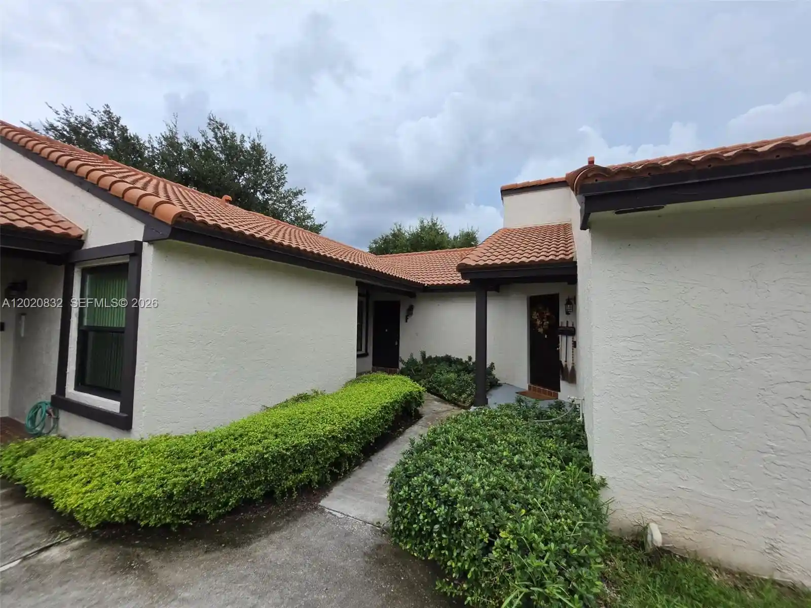 Listing Photo 1 - Condo for sale in 15240 Sw 45Th Ter located at 15240 Sw 45Th Ter, Miami, FL 33185 - Unit #54F