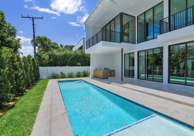 Photo 3 of Mansion for sale at 344 Ne 2nd Street, Boca Raton, FL 33432 | MLS# B26030369 | Listing updated on 2026-09-23