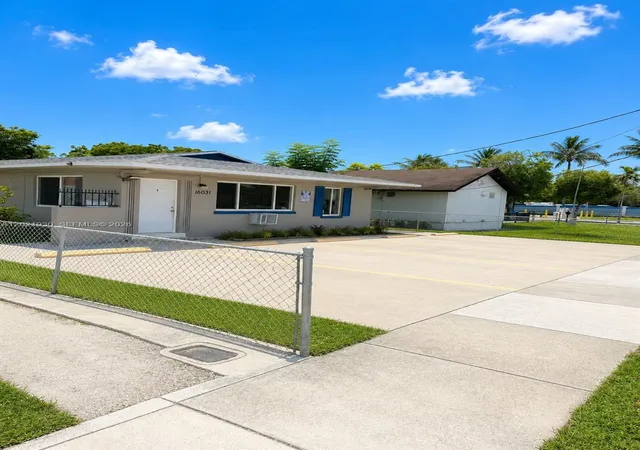 3rd image of 16031 Ne 19Th Pl, North Miami Beach, FL 33162 | MLS# A12021930