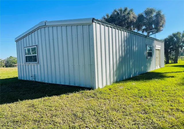 3rd image of 1326 Red Barn Rd, Moore Haven, FL 33471 | MLS# A12021716