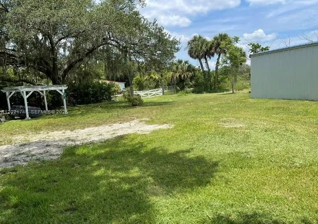 4th image of 1326 Red Barn Rd, Moore Haven, FL 33471 | MLS# A12021716