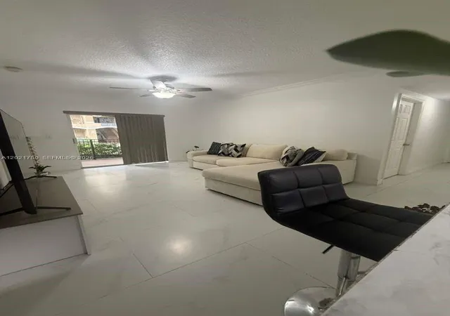 4th image of 215 Sw 117Th Ter #14107, Pembroke Pines, FL 33025 | MLS# A12021750