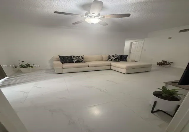 5th image of 215 Sw 117Th Ter #14107, Pembroke Pines, FL 33025 | MLS# A12021750