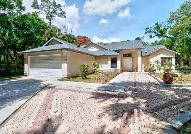 Photo 3 of Sale Pending at 6930 41st Street, Vero Beach, FL 32967 | MLS# B26030507 | Listing updated on 2026-08-11