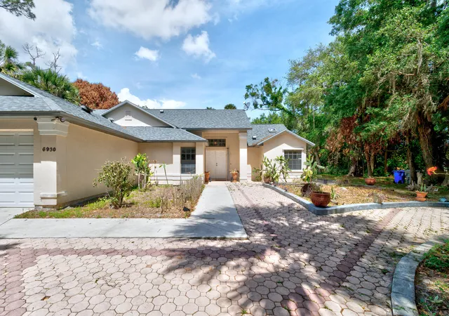 Photo 4 of Sale Pending at 6930 41st Street, Vero Beach, FL 32967 | MLS# B26030507 | Listing updated on 2026-08-11