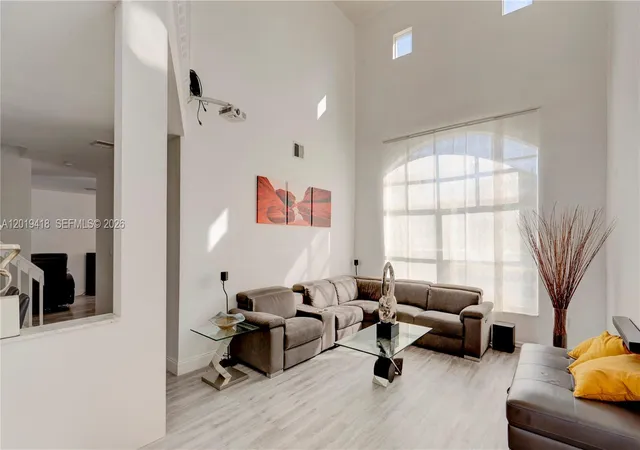 4th image of 19141 Nw 12Th St, Pembroke Pines, FL 33029 | MLS# A12019418