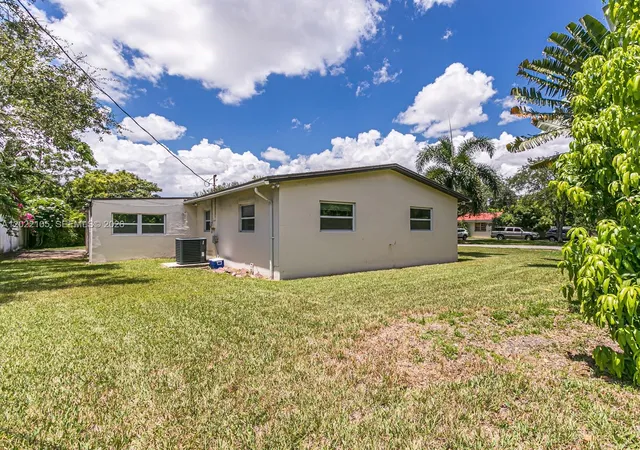 5th image of 870 Ne 182Nd St, North Miami Beach, FL 33162 | MLS# A12022105