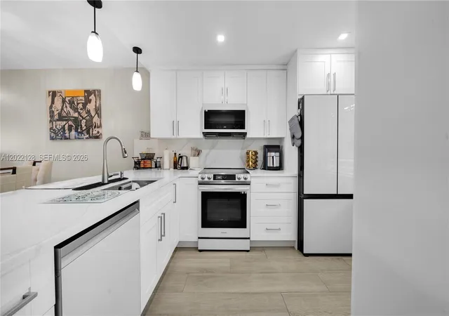 1st image of 605 Oaks Dr #502, Pompano Beach, FL 33069 | MLS# A12022128