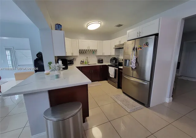 5th image of 6930 Sw 12Th St, Pembroke Pines, FL 33023 | MLS# A12022213