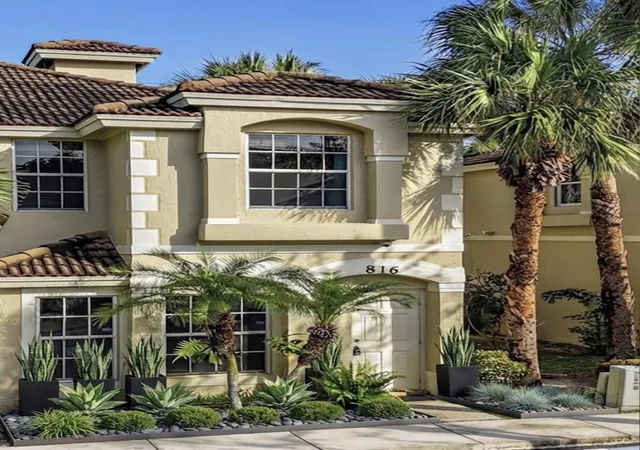 Townhouse for sale at 816 Summit Lake Dr, West Palm Beach, FL 33406 | MLS# B26030631