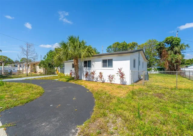 Homes for sale in Miami Gardens, FL | 17231 Nw 24th Pl, Miami Gardens, FL 33056 | MLS# A12020922