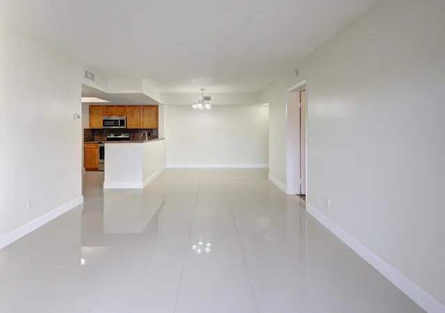 Listing Photo 4 - Condo for sale in building located at 9244 W Atlantic Blvd, Coral Springs, FL 33071 - Unit #1222
