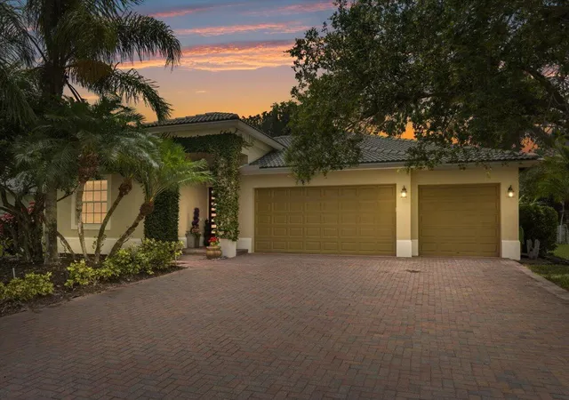 Photo 2 of Single family home for sale at 5185 Topaz Ln Sw, Vero Beach, FL 32968 | MLS# B26030676 | Listing updated on 2026-10-08