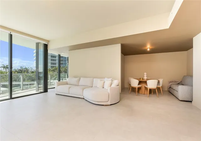 2nd image of 500 Alton Rd #802, Miami Beach, FL 33139 | MLS# A12022370