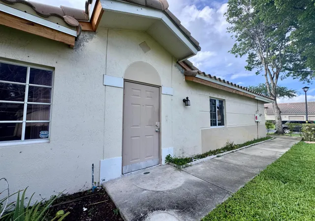 Homes for sale in Dania Beach, FL | 4989 Sw 32nd Ter, Dania Beach, FL 33312 | MLS# B26030780