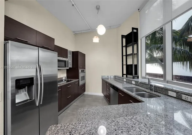 2nd image of 3029 Ne 188Th St #301, Miami, FL 33180 | MLS# A12022587