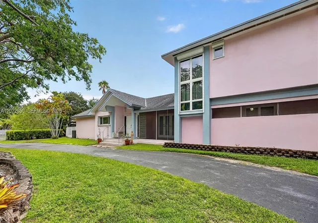 Photo 1 of Mansion for sale at 11651 Sw 64th Avenue, Pinecrest, FL 33156 | MLS# A12022650 | Listing updated on 2026-10-30