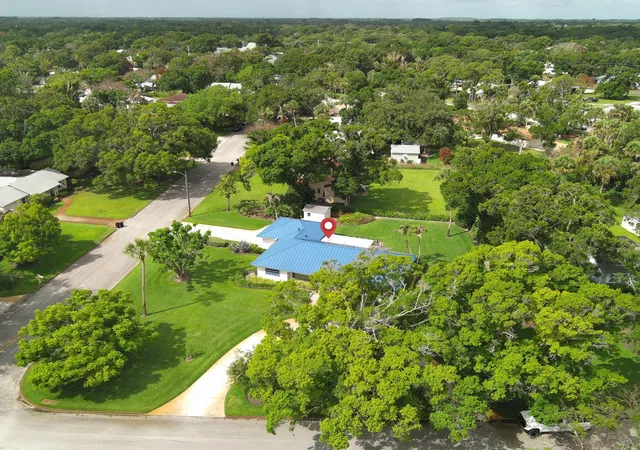 Photo 3 of Single family home for sale at 2301 Avalon Ave, Vero Beach, FL 32960 | MLS# B26030927 | Listing updated on 2026-10-07