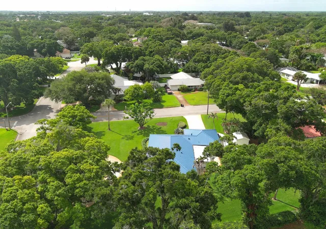 Photo 3 of Single family home for sale at 2301 Avalon Ave, Vero Beach, FL 32960 | MLS# B26030927 | Listing updated on 2026-10-07