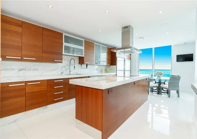 3rd image of 5959 Collins Ave #906, Miami Beach, FL 33140 | MLS# A12007201