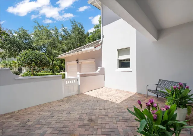 3rd image of 5700 Sw 86Th St, South Miami, FL 33143 | MLS# A12022669