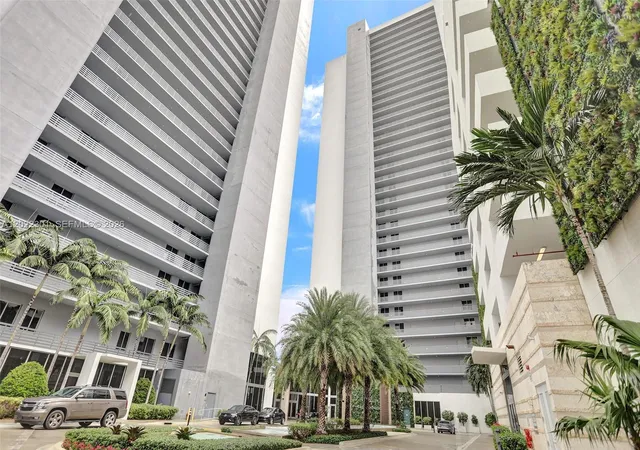 2nd image of 16385 N Biscayne Blvd, Aventura, FL 33160