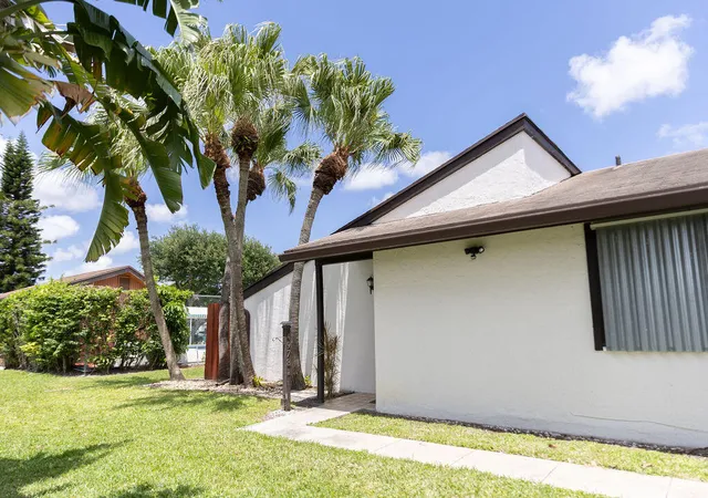 3rd image of 4978 Alder #B, West Palm Beach, FL 33417 | MLS# B26031041