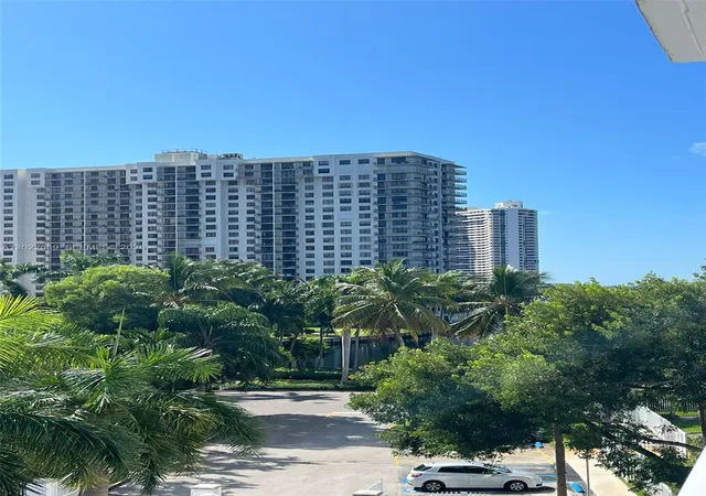 3rd image of 2851 Ne 183Rd St #405E, Aventura, FL 33160 | MLS# A12022889