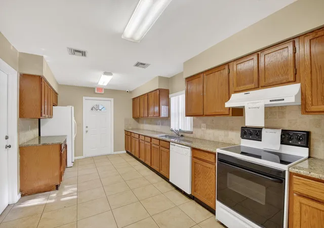 2nd image of 9810 Pineapple Tree Dr, Boynton Beach, FL 33436