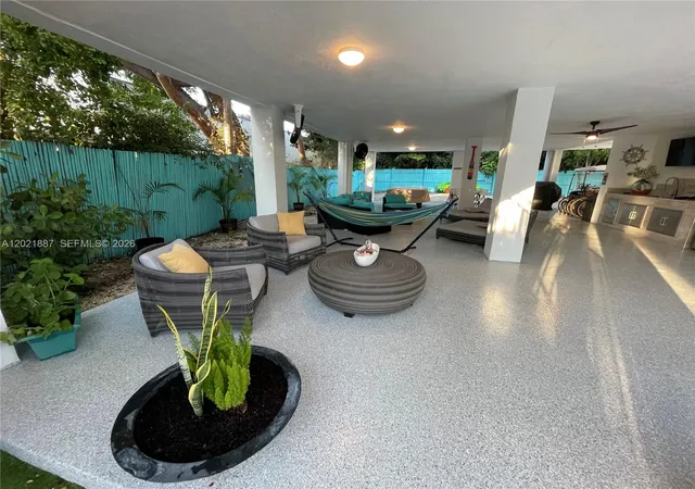 4th image of 414 Coconut Dr, Key Largo, FL 33037 | MLS# A12021887
