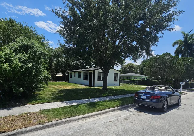 Photo 1 of Single family home for sale at 1605 W 10th Street, Riviera Beach, FL 33404 | MLS# B26031127 | Listing updated on 2026-10-07