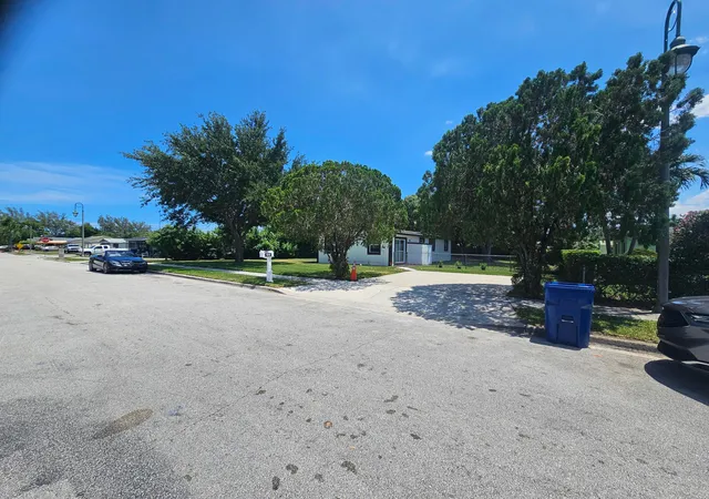 Photo 3 of Single family home for sale at 1605 W 10th Street, Riviera Beach, FL 33404 | MLS# B26031127 | Listing updated on 2026-10-07