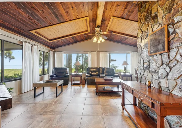 Photo 2 of Mansion for sale at 200 Windy Point Rd, Lake Placid, FL 33852 | MLS# B26031196 | Listing updated on 2026-09-23
