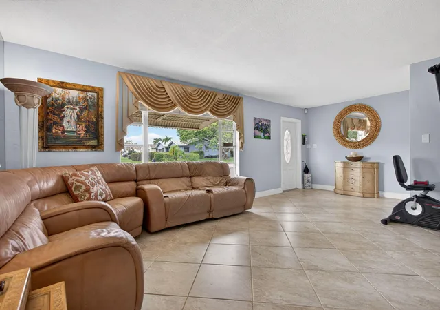 Photo 3 of Single family home for sale at 7306 Nw 94th Way, Tamarac, FL 33321 | MLS# B26031202 | Listing updated on 2026-06-13