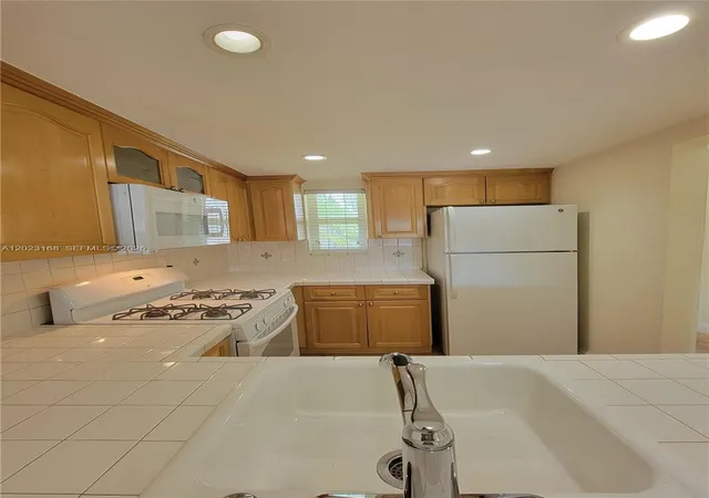 3rd image of 6707 N Kendall Dr, Pinecrest, FL 33156