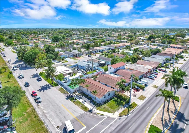 5th image of 2400 Sw 103Rd Ct, Miami, FL 33165 | MLS# A12023244