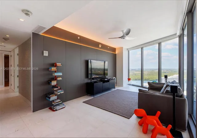 5th image of 15701 Collins Ave #3001, North Miami Beach, FL 33160 | MLS# A12021878