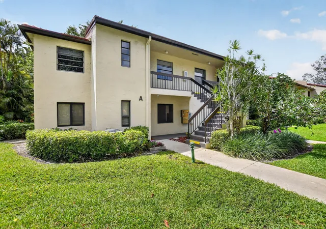 Homes for sale in Boca Raton, FL | 8310 Casa Del Lago #D, Boca Raton, FL 33433 | MLS# B26031579