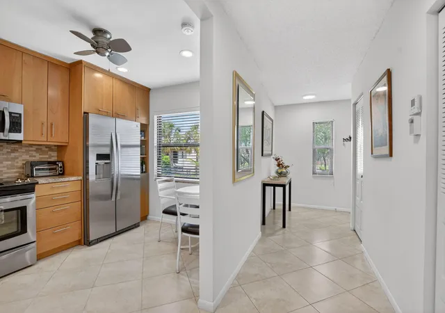 Homes for sale in Boca Raton, FL | 8310 Casa Del Lago #D, Boca Raton, FL 33433 | MLS# B26031579