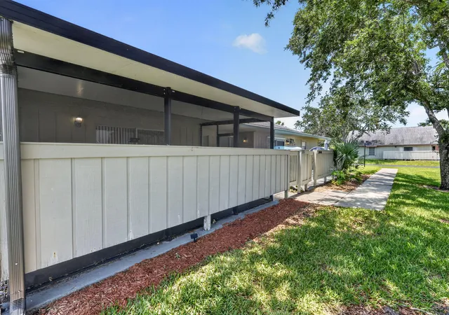 Photo 4 of House for sale at 3911 NW Cinnamon Tree Cir, Jensen Beach, FL 34957 | MLS# B26031632 | Listing updated on 2026-09-23